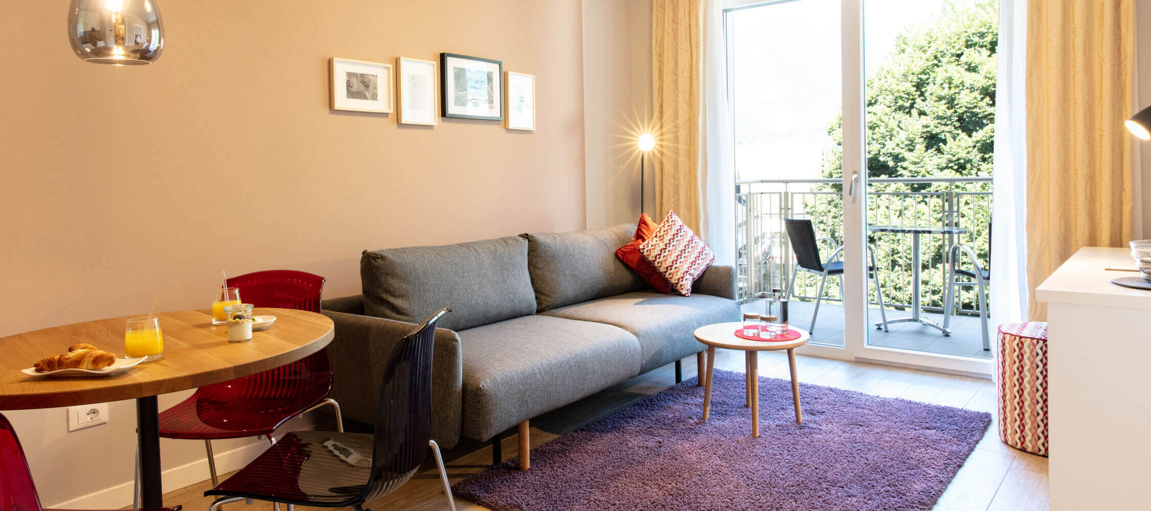 City_Hotel_Merano_Suite_Lifestyle_Wohnzimmer_BeatricePilotto_3T1A1835_2250x1000