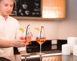 Hotel Flora, Merano, 3 stars Hotel, central and quiet location, near Old Town, railway station and Terme Merano, bar, drinks, restaurant