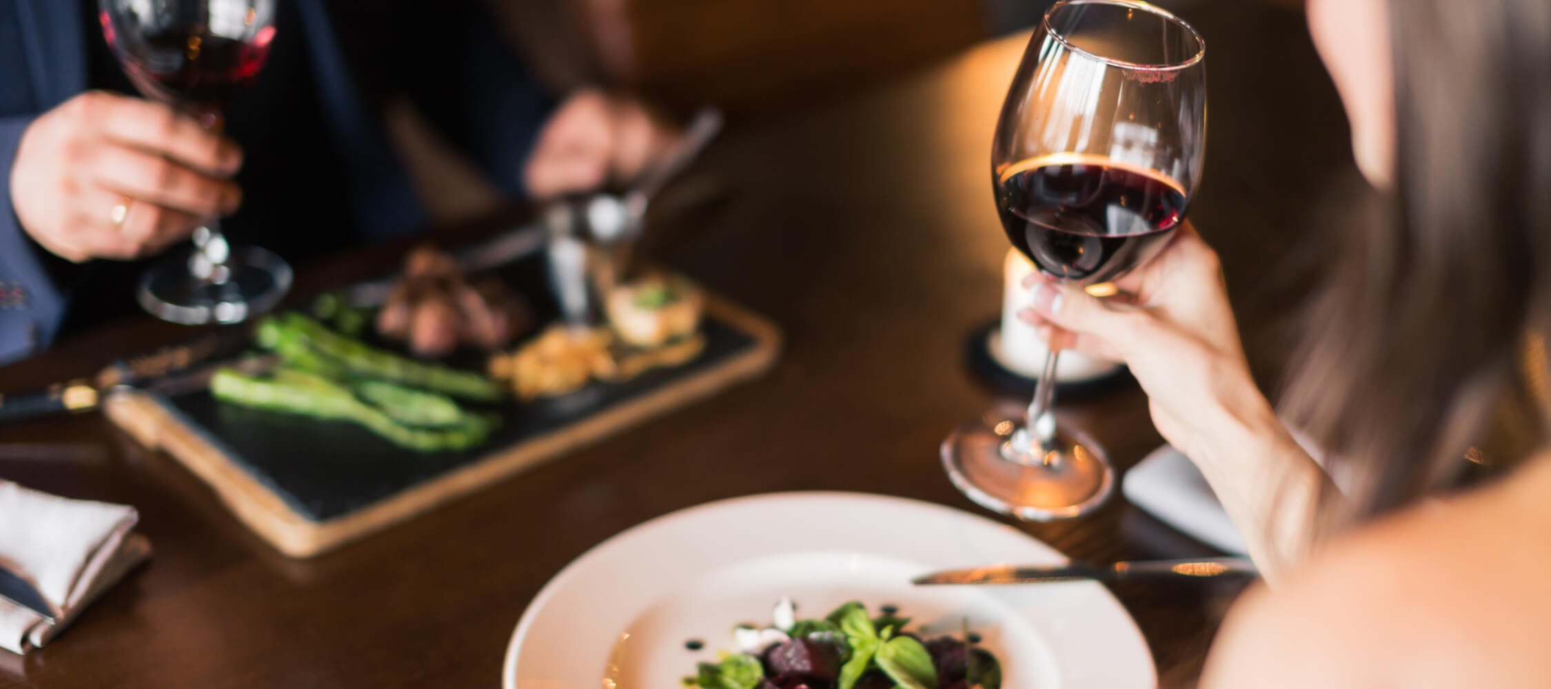 City_Hotel_Merano_Restaurant_City_Dinner_Paar_157587736_L_2250x1000