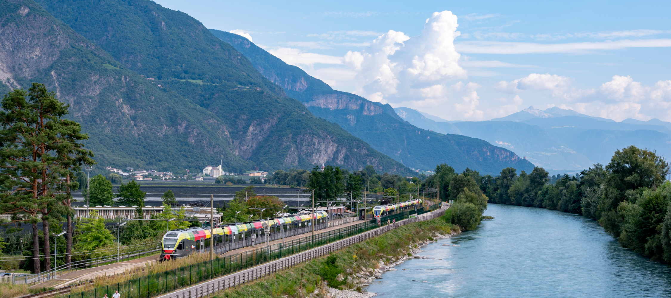 Italien-Trentino_Suedtirol_Alto_Adige_Merano_Meran_Mobilität_Zug_IDM_Südtirol_Marketing_Nachhaltigigkeit_MT30114